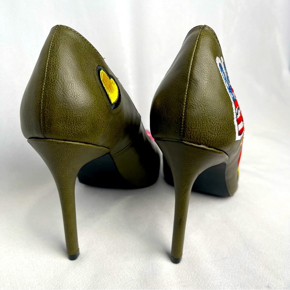 Penny Loves Kenny Mixed Olive Drab Green Combat Heels with Patches Size 10 Pumps - Picture 5 of 6